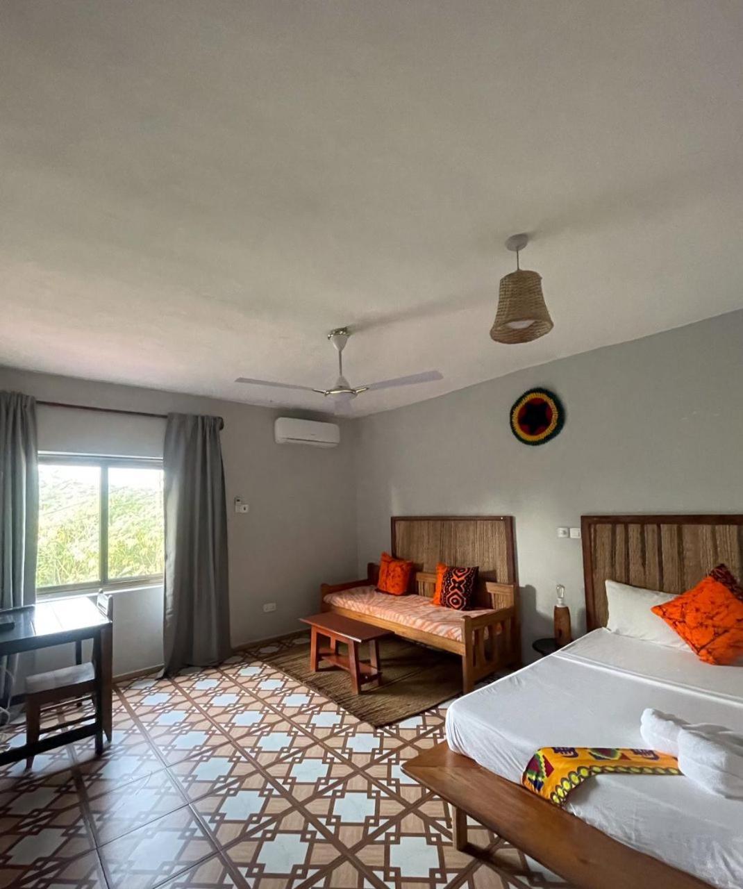 Afiki Hotel Elmina Eksteriør billede