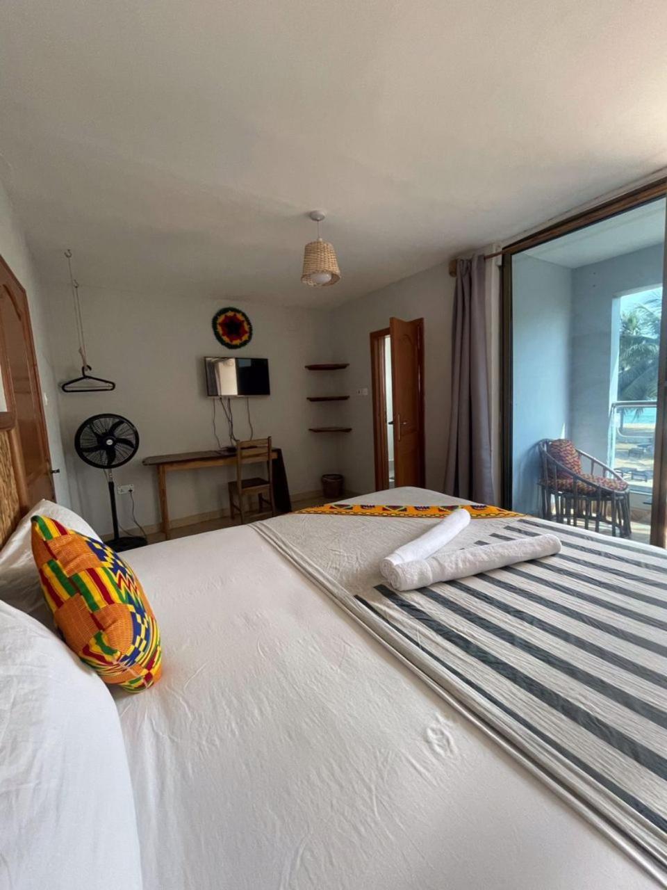 Afiki Hotel Elmina Eksteriør billede