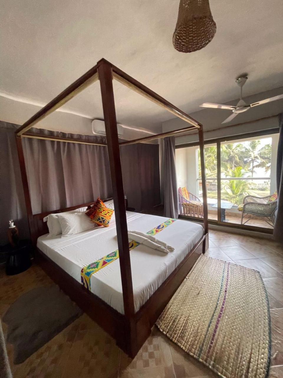 Afiki Hotel Elmina Eksteriør billede
