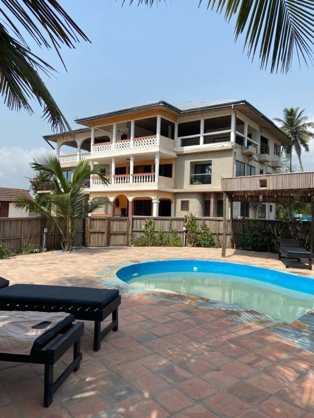Afiki Hotel Elmina Eksteriør billede