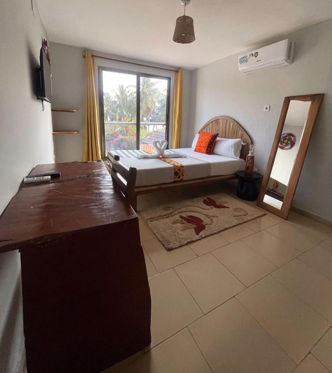 Afiki Hotel Elmina Eksteriør billede