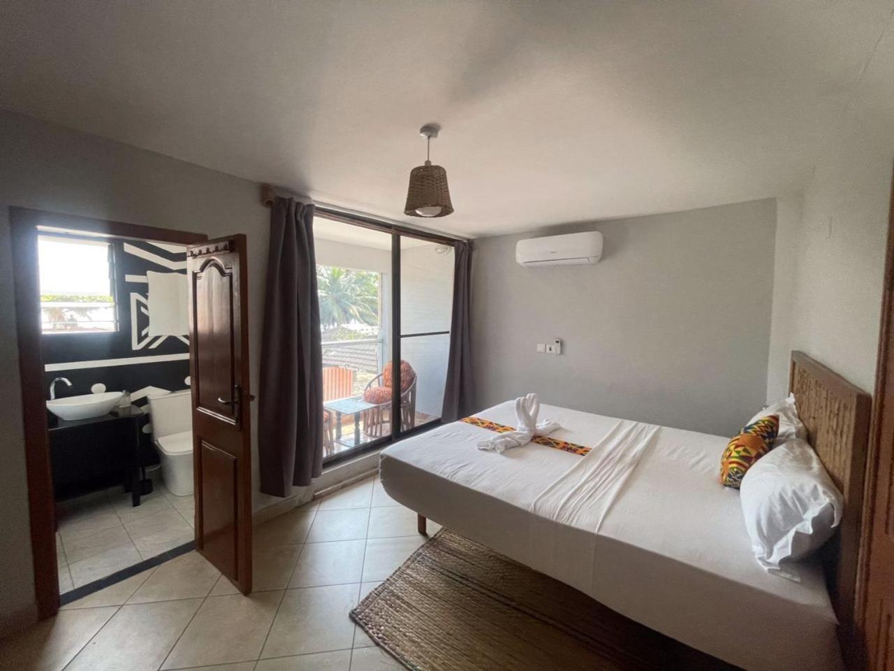 Afiki Hotel Elmina Eksteriør billede