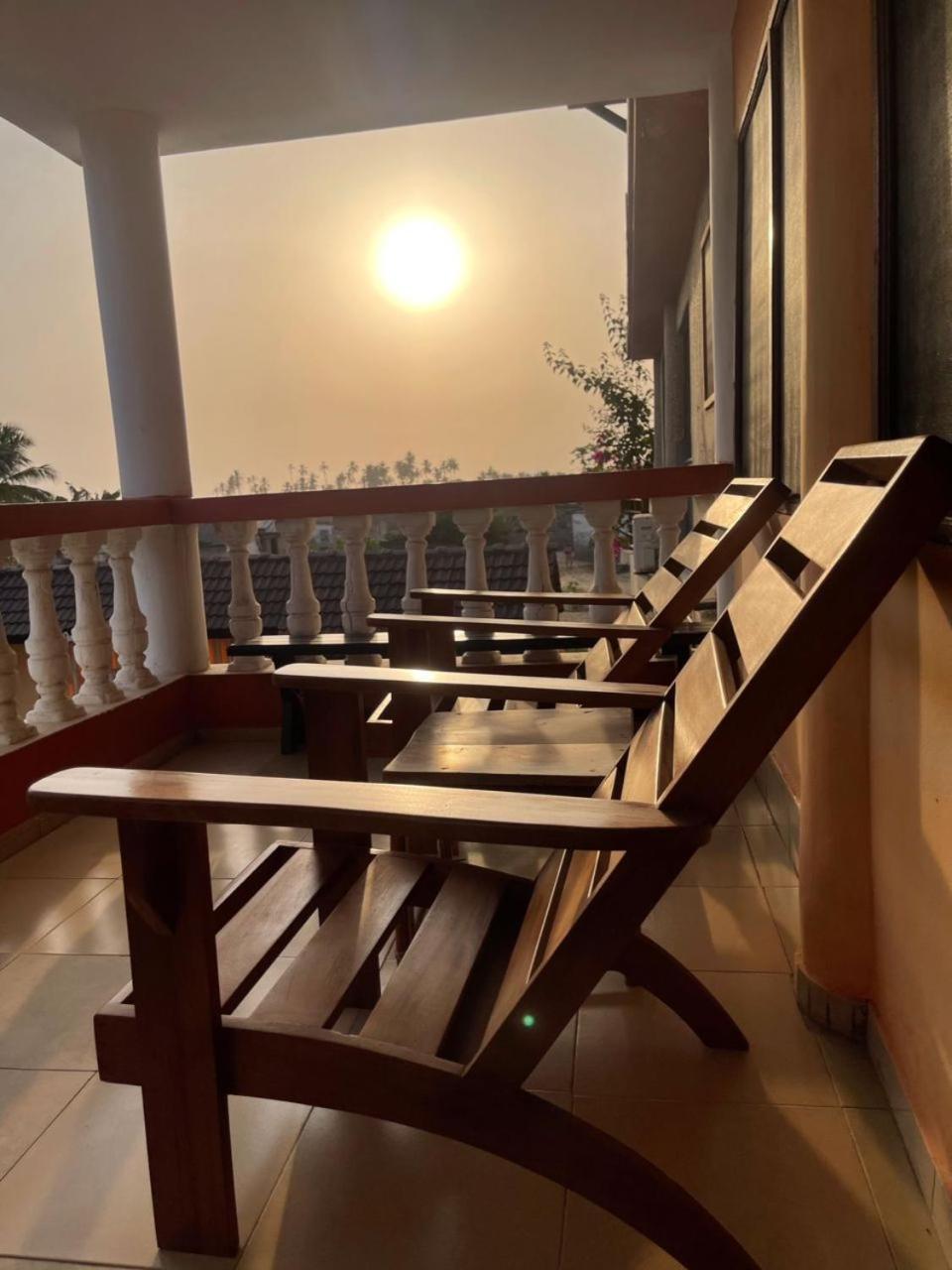 Afiki Hotel Elmina Eksteriør billede