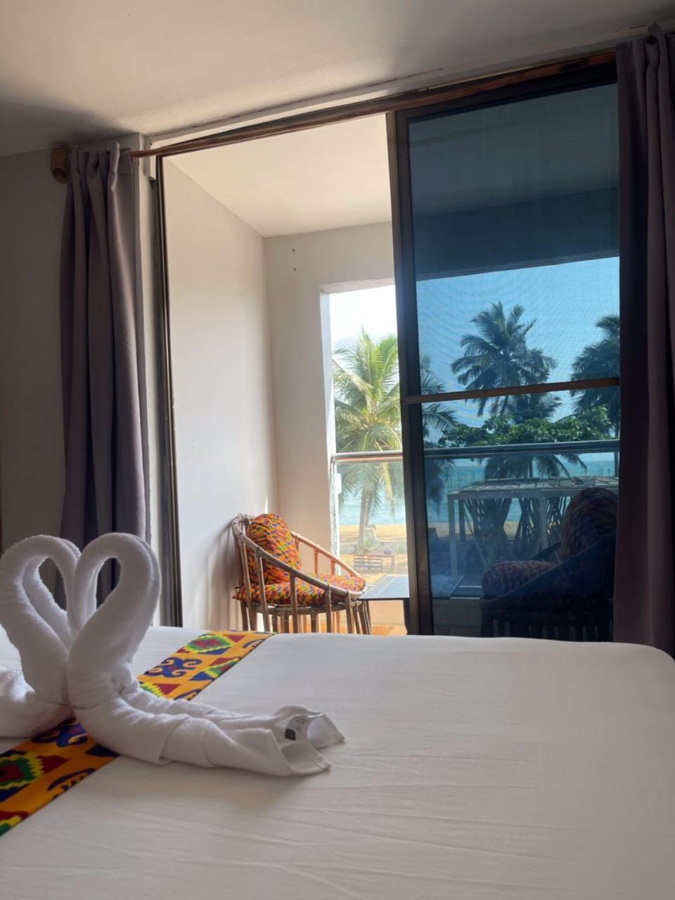Afiki Hotel Elmina Eksteriør billede