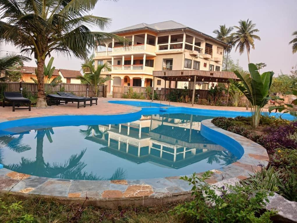 Afiki Hotel Elmina Eksteriør billede