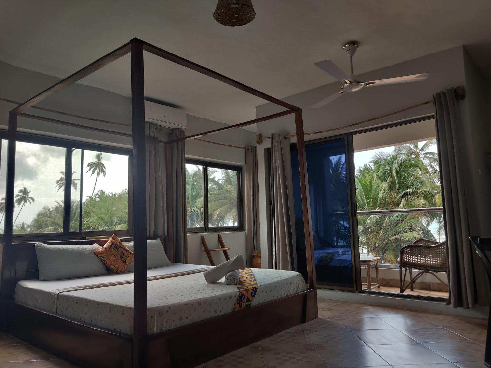 Afiki Hotel Elmina Eksteriør billede