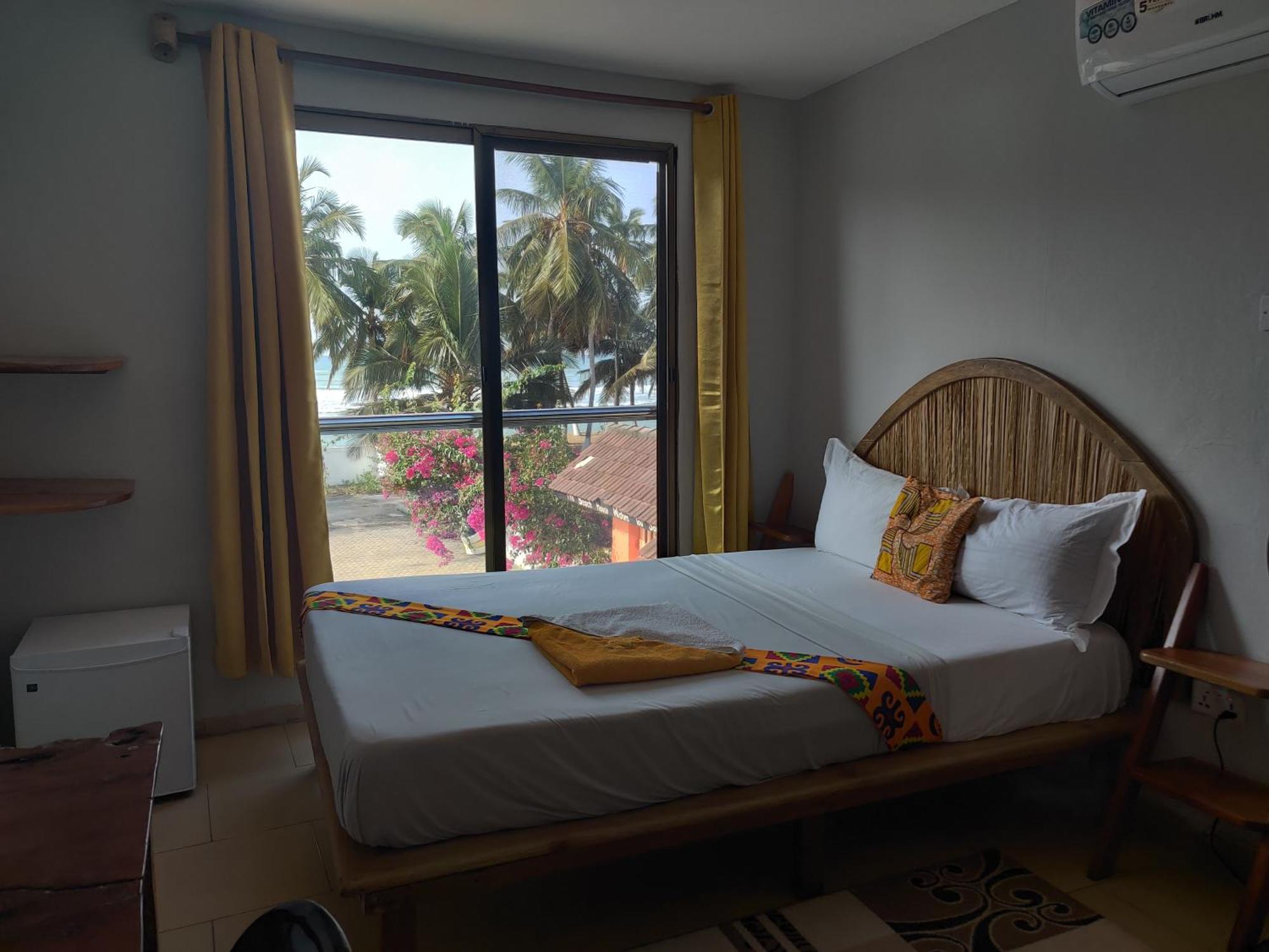 Afiki Hotel Elmina Eksteriør billede