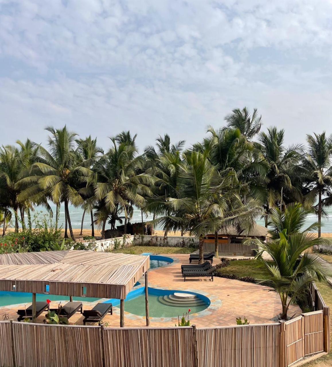 Afiki Hotel Elmina Eksteriør billede
