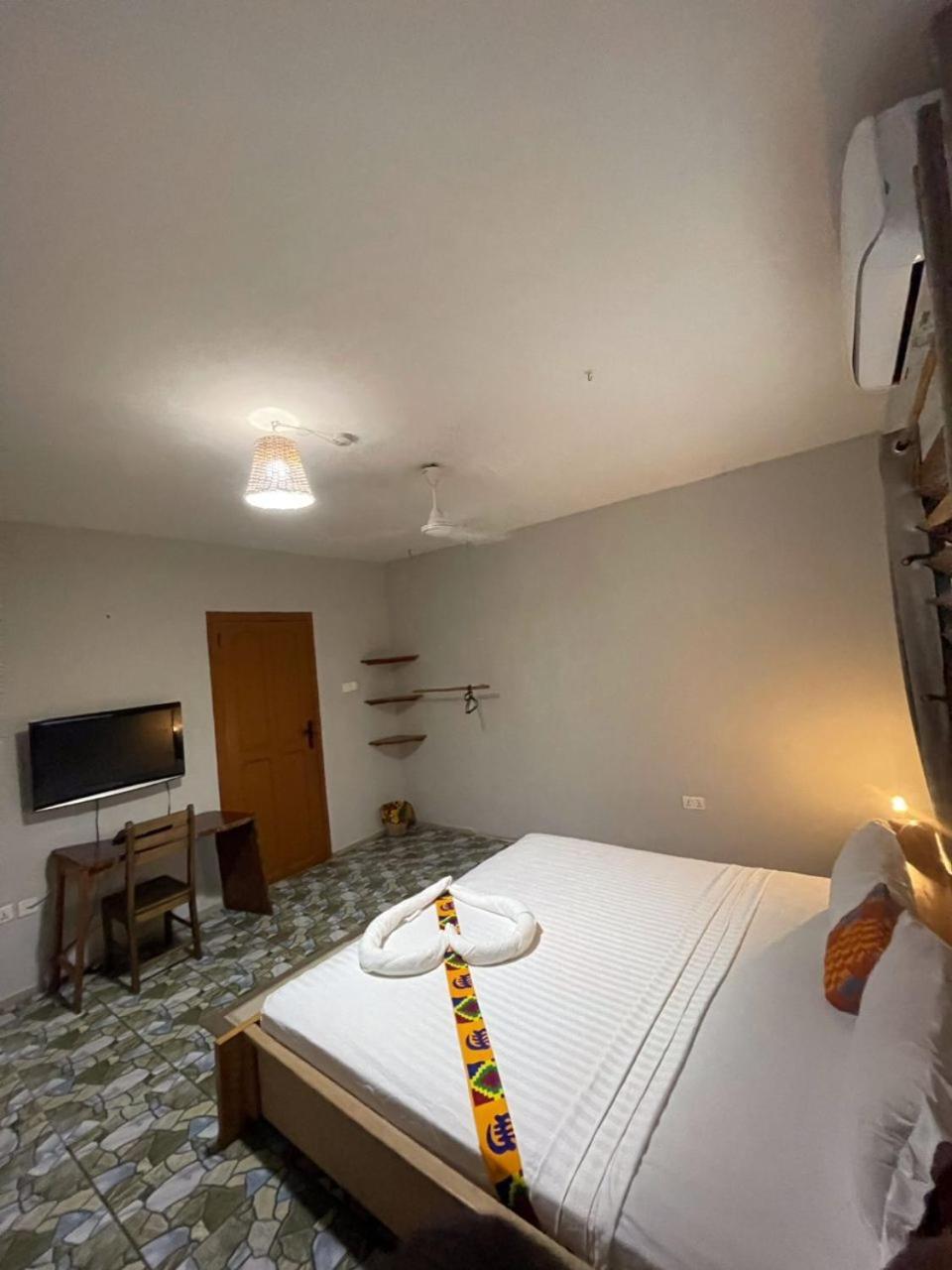 Afiki Hotel Elmina Eksteriør billede