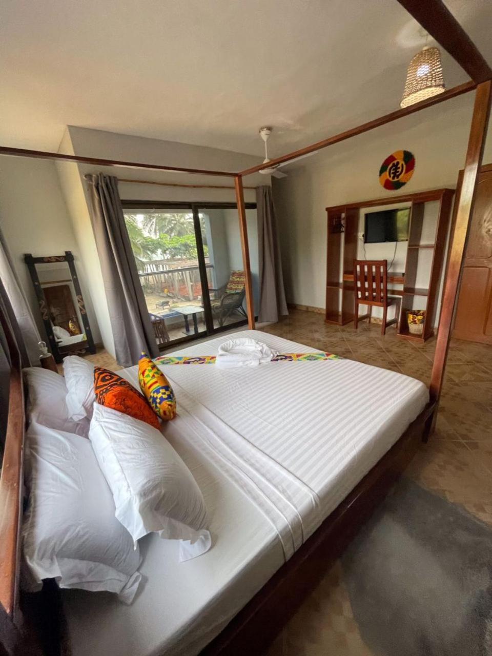 Afiki Hotel Elmina Eksteriør billede
