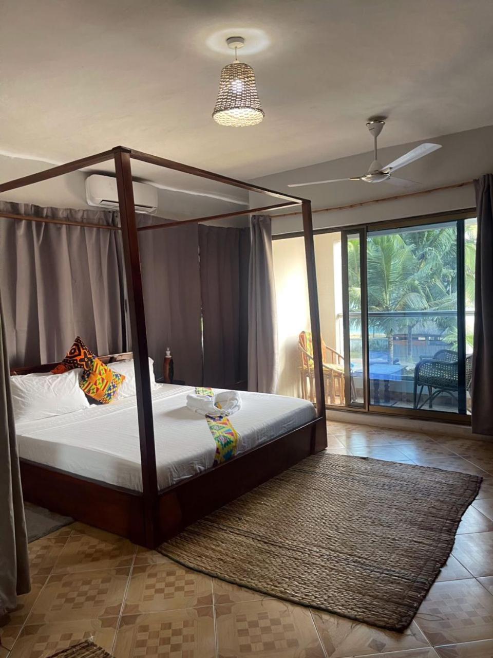 Afiki Hotel Elmina Eksteriør billede